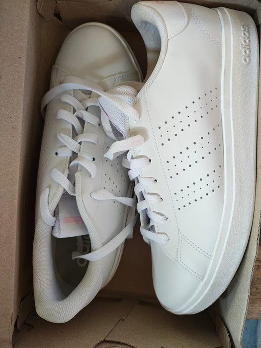 LOTE ESPECIAL EMPRENDEDORES DE 20 TENIS DE REMATE (VARIAS MARCAS ADIDAS, UNDER ARMOUR, CONVERSE, SALOMON)