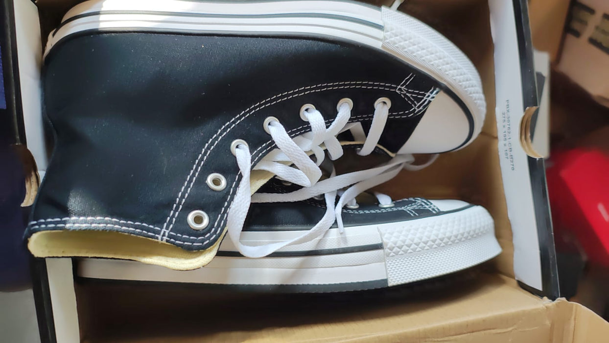 LOTE ESPECIAL EMPRENDEDORES DE 20 TENIS DE REMATE (VARIAS MARCAS ADIDAS, UNDER ARMOUR, CONVERSE, SALOMON)