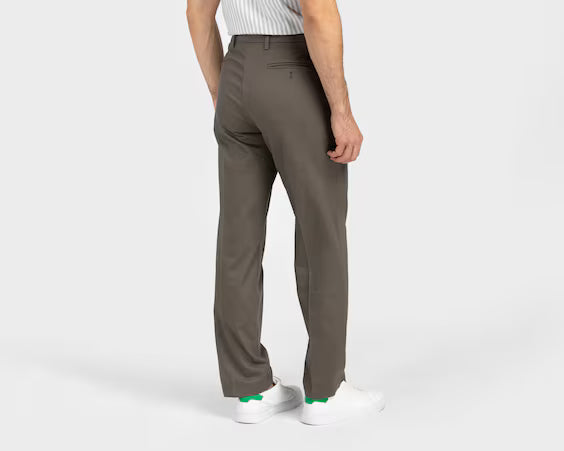 PANTALÓN SIGNATURE KHAKI STRAIGHT FIT IRON FREE CON STAIN DE GRIS CLARO 38 30 GRADO A