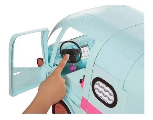 glamper l.o.l. surprise! glam n' go camper set de juego 4-en-1 con auto, casa, pasarela y piscina, mÃ¡s de 50 sorprendentes accesorios, y funciÃ³n de juego 360Â° con zona de agua para diversiÃ³n completa
