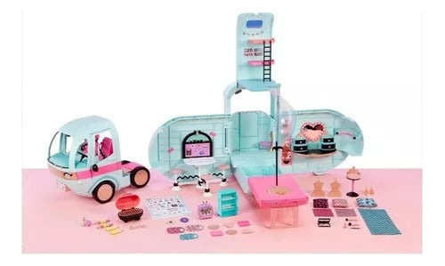 glamper l.o.l. surprise! glam n' go camper set de juego 4-en-1 con auto, casa, pasarela y piscina, mÃ¡s de 50 sorprendentes accesorios, y funciÃ³n de juego 360Â° con zona de agua para diversiÃ³n completa