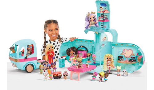 glamper l.o.l. surprise! glam n' go camper set de juego 4-en-1 con auto, casa, pasarela y piscina, mÃ¡s de 50 sorprendentes accesorios, y funciÃ³n de juego 360Â° con zona de agua para diversiÃ³n completa