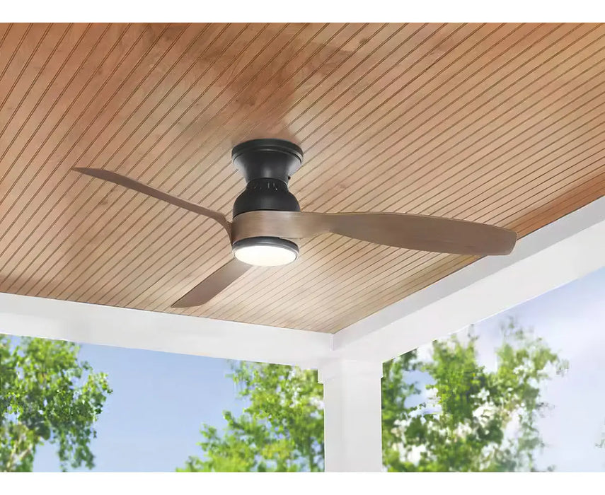 VENTILADOR DE TECHO CON LUZ HAMPTON BAY 52 NEGRO CONTROL REMOTO INTERIOR/EXTERIOR 1.321 M 43HZ MADERA GRADO B