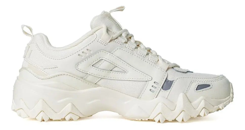 TENIS FILA OAKMONT TR DAMA 3JM01737100 ORIGINAL MODA CREMA LISA 24.5 MX GRADO B