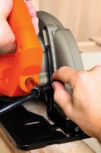 Sierra Circular Eléctrica Black+decker Pro Cs1024 184mm 1.5kw Naranja 50hz/60hz 127v GRADO A