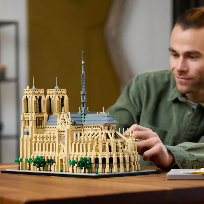 LEGO ARCHITECTURE 21061 – NOTRE DAME DE PARÍS – MODELO COLECCIONABLE 18+ – GRADO B (CAJA DAÑADA – BOLSAS SELLADAS)