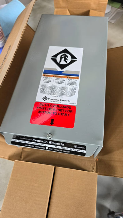CAJA DE CONTROL MARCA FRANKLIN ELECTRIC DE 10 HP 230V 60 HZ GRIS GRADO B
