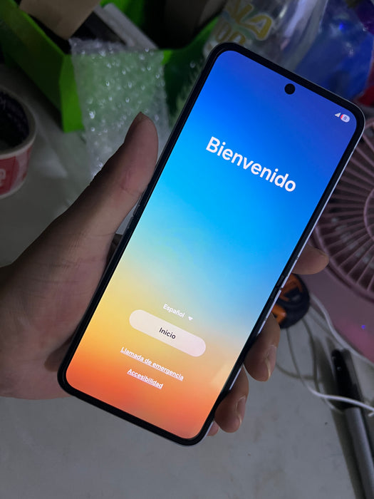 TELÉFONO CELULAR SAMSUNG GALAXY Z FLIP6 5G, 256 GB, 12 GB DE RAM, PANTALLA 6.7, CÁMARA. DUAL+ SELFIE DE 50 MEGAPÍXELES, GALAXY AIR BLUE - EXCELENTE (REACONDICIONADO) GRADO B